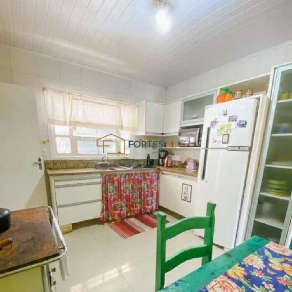 Casa à venda com 3 quartos, 220m² - Foto 7