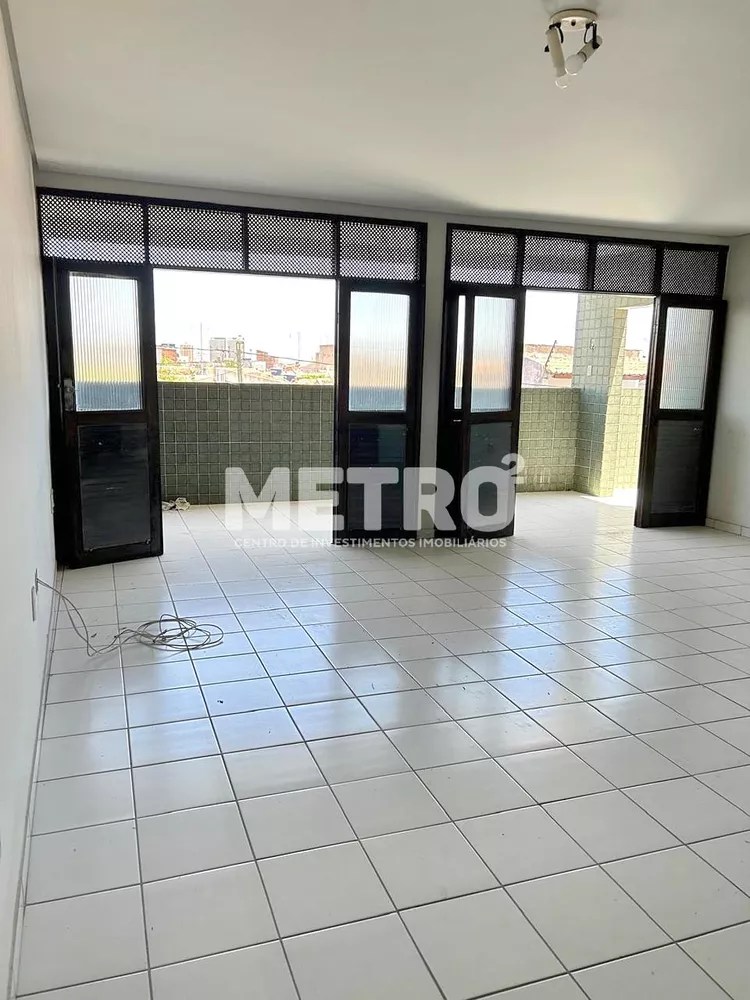 Casa à venda com 3 quartos, 344m² - Foto 2