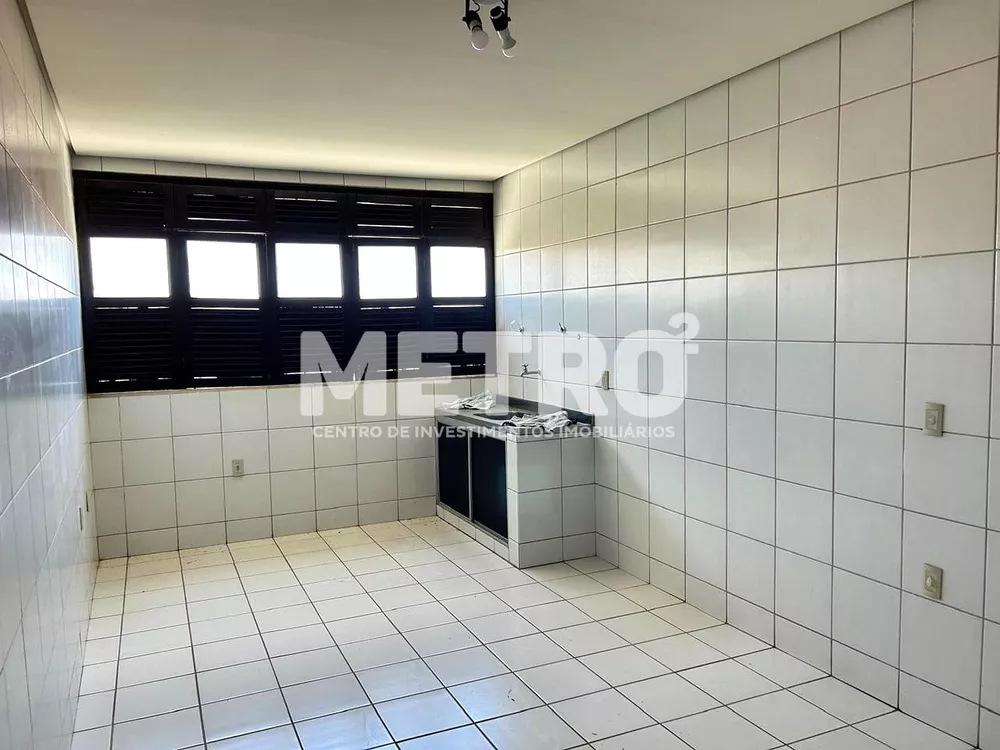 Casa à venda com 3 quartos, 344m² - Foto 4