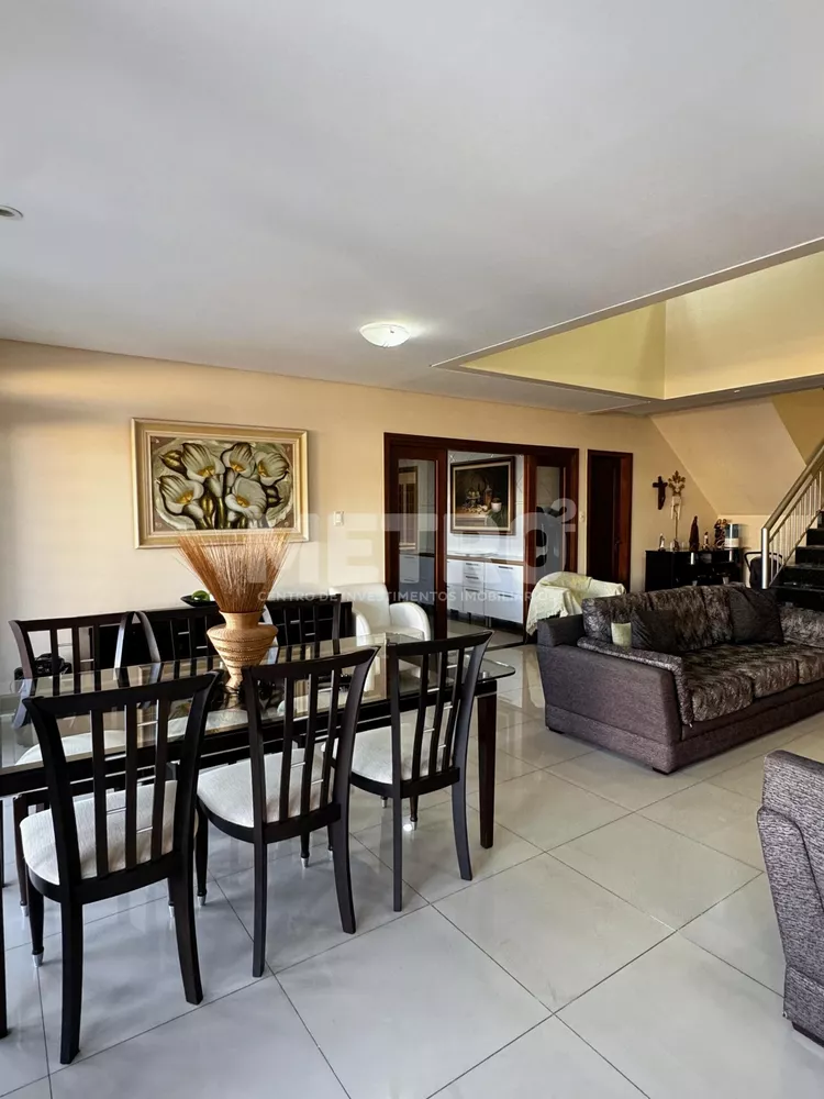 Casa, 4 quartos, 370 m² - Foto 1