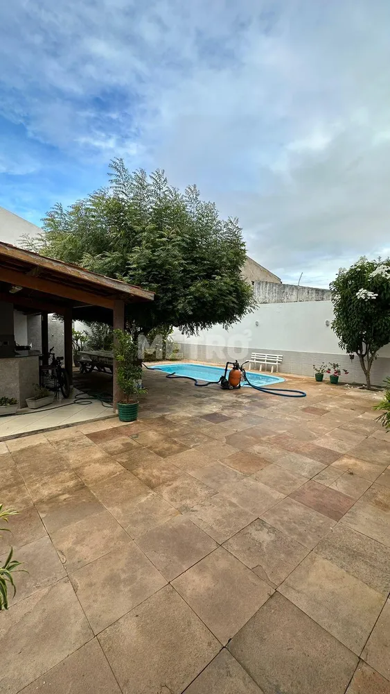 Casa, 4 quartos, 260 m² - Foto 1