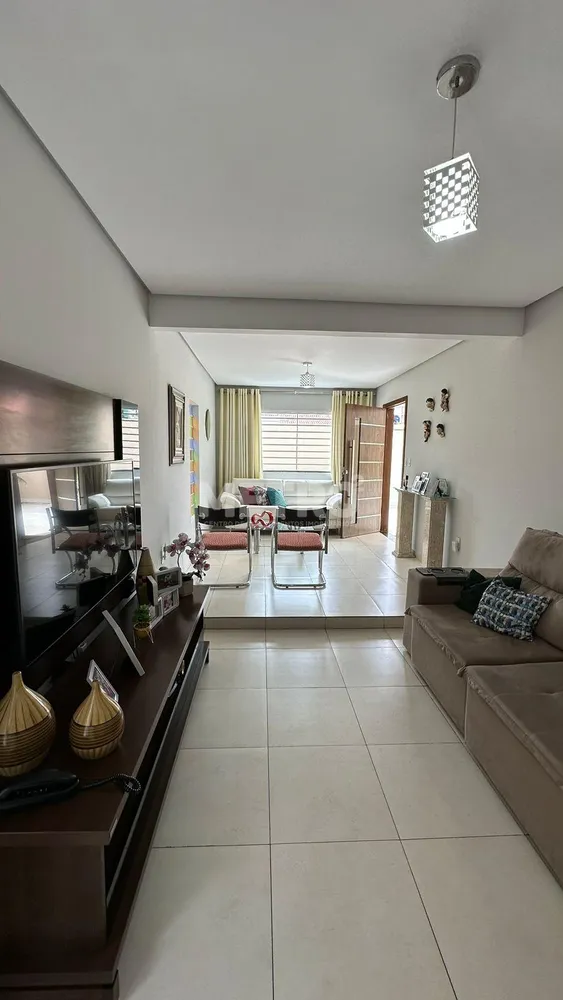 Casa, 3 quartos, 210 m² - Foto 3
