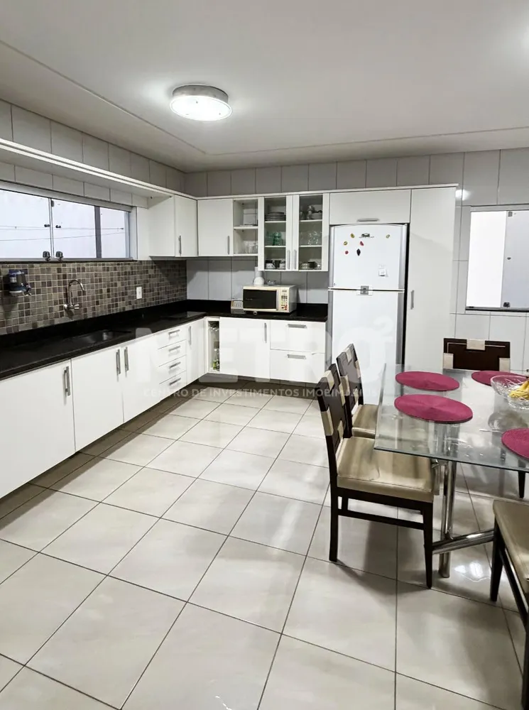 Casa, 3 quartos, 235 m² - Foto 4