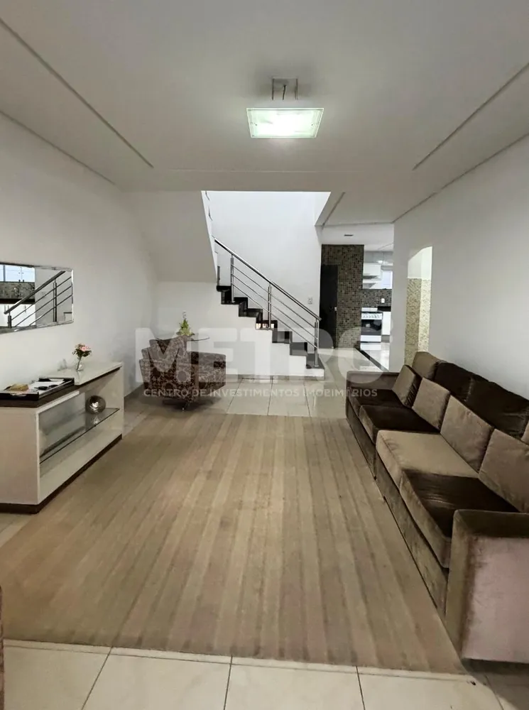 Casa, 3 quartos, 235 m² - Foto 2
