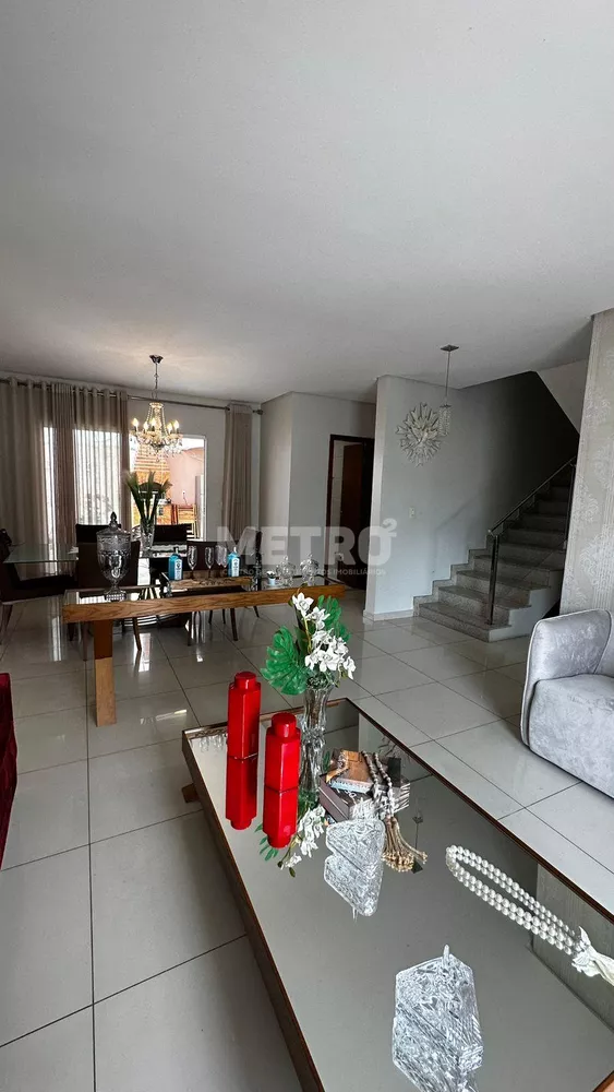Casa, 4 quartos, 165 m² - Foto 1