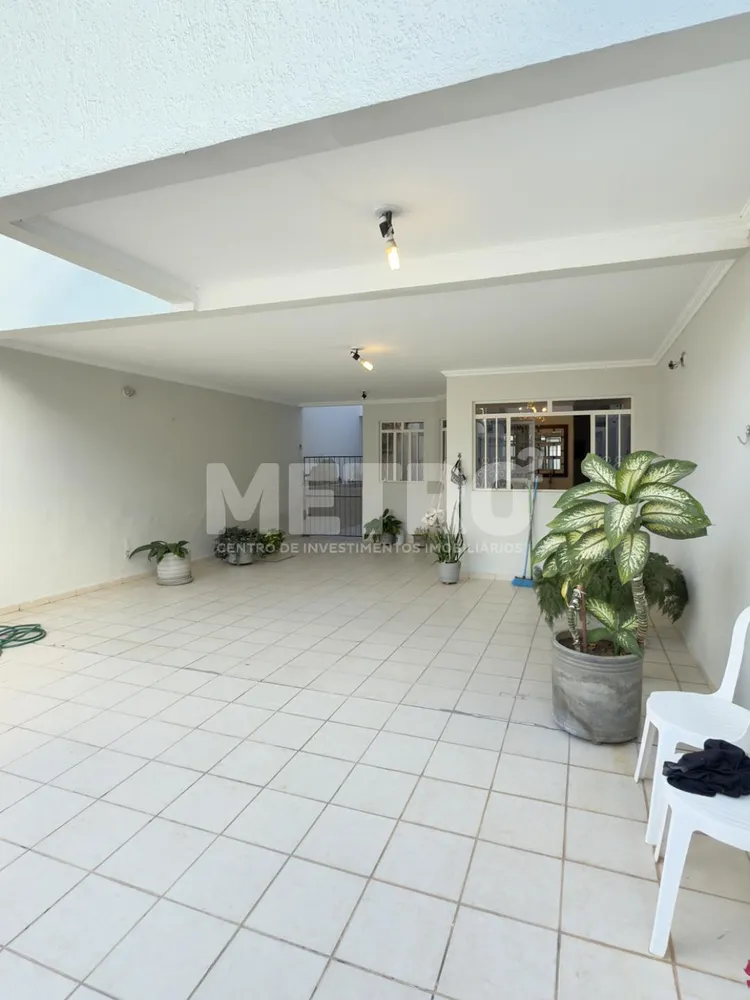 Casa, 3 quartos, 214 m² - Foto 1
