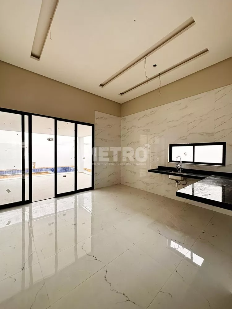 Casa de Condomínio à venda com 4 quartos, 220m² - Foto 2