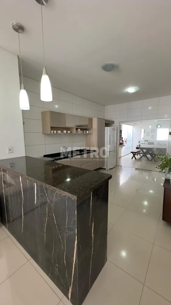 Casa, 4 quartos, 190 m² - Foto 1