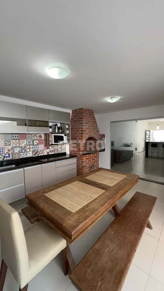 Casa, 4 quartos, 190 m² - Foto 1