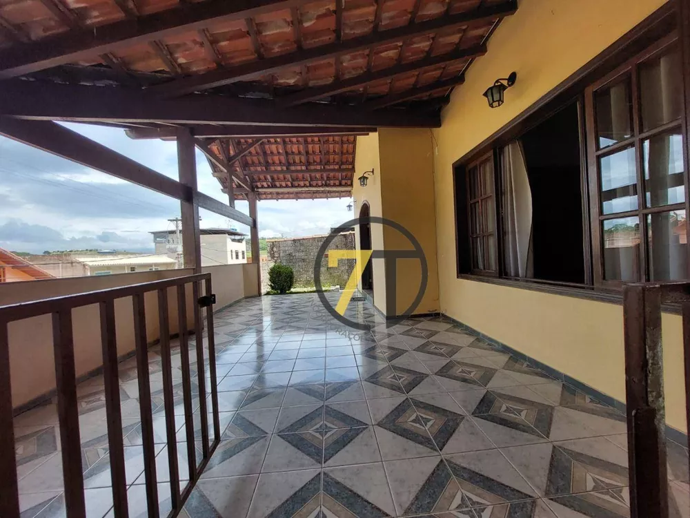 Casa à venda com 3 quartos, 300m² - Foto 1