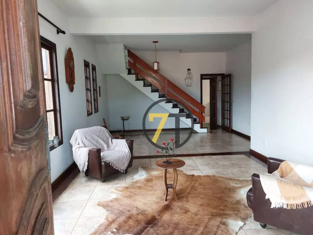 Casa à venda com 3 quartos, 300m² - Foto 4