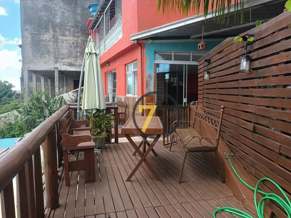 Casa à venda com 4 quartos, 200m² - Foto 2