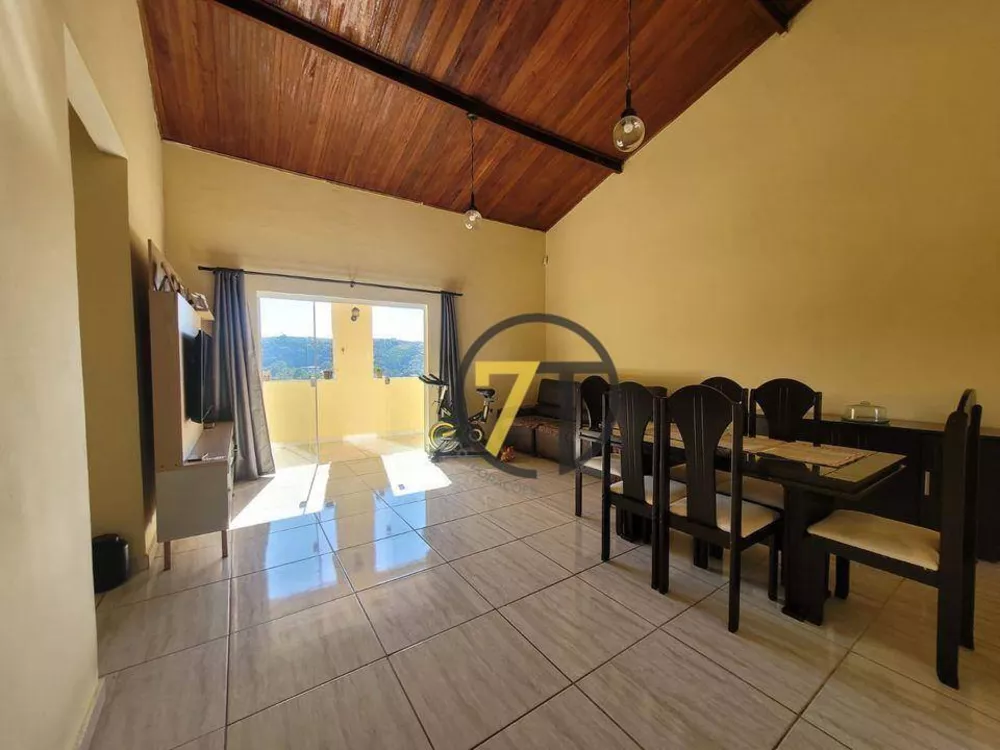 Casa à venda com 3 quartos, 150m² - Foto 1