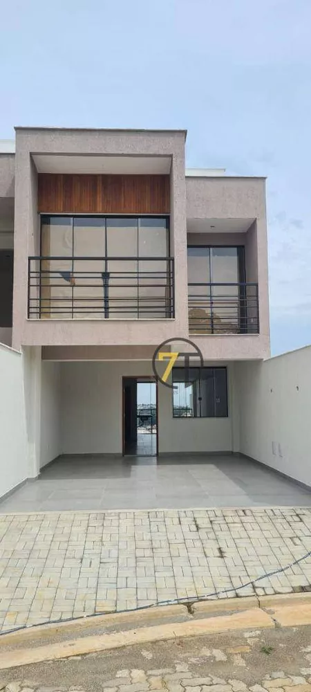 Casa de Condomínio à venda com 3 quartos, 180m² - Foto 2