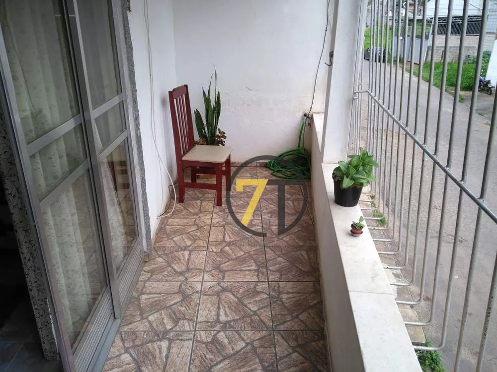 Casa à venda com 2 quartos, 100m² - Foto 3