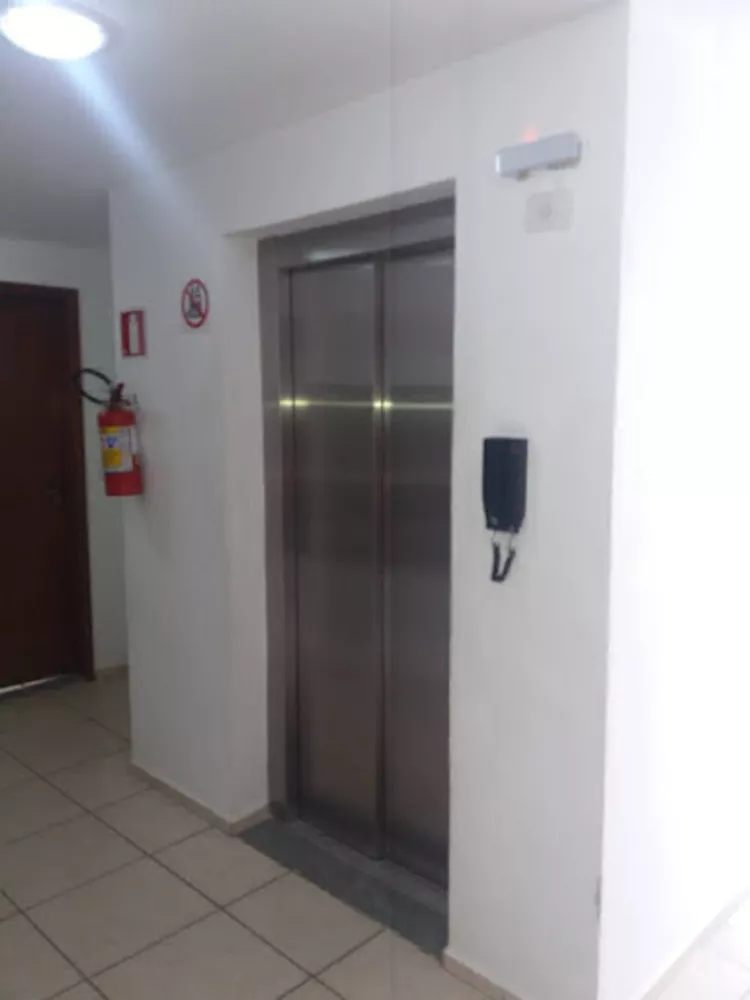 Apartamento à venda com 2 quartos, 70m² - Foto 3