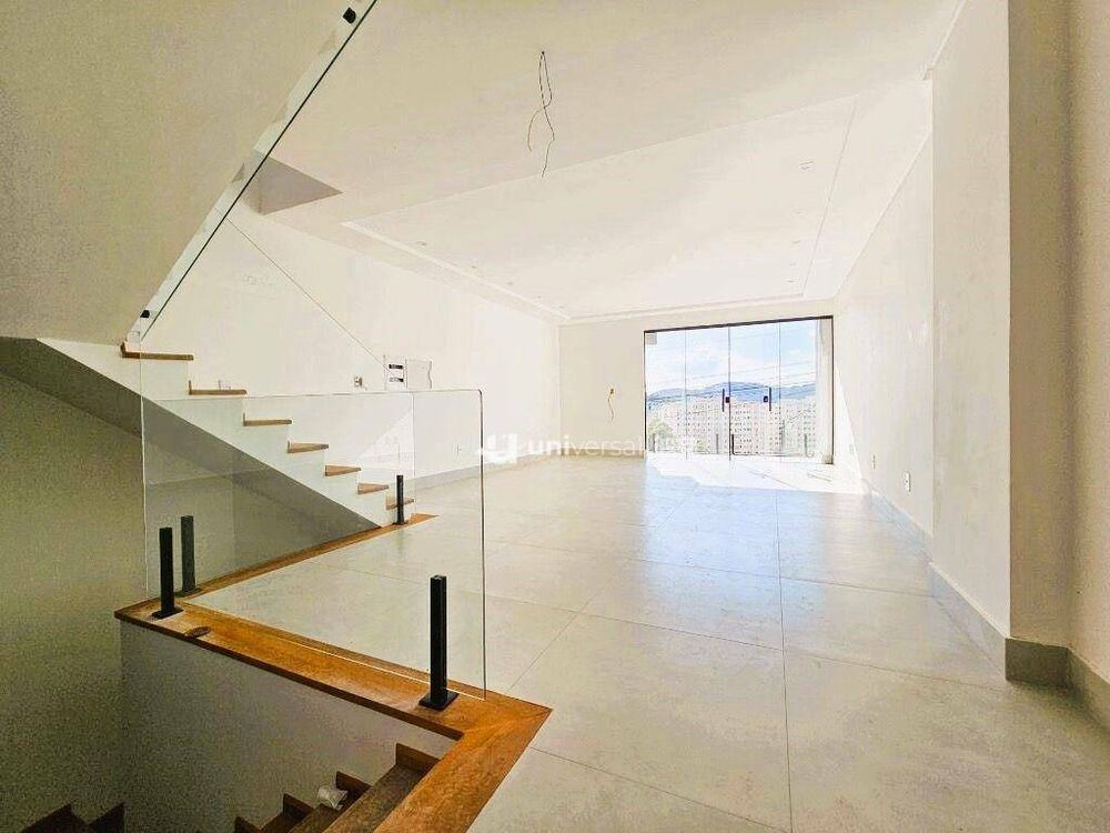 Casa à venda com 3 quartos, 200m² - Foto 1