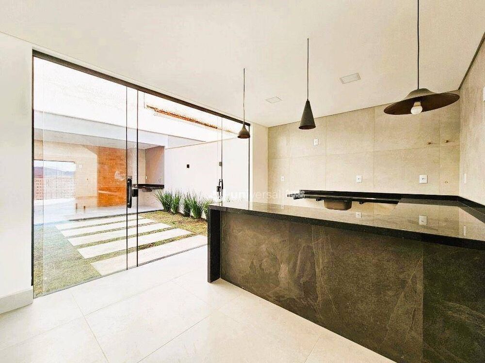 Casa à venda com 3 quartos, 200m² - Foto 2
