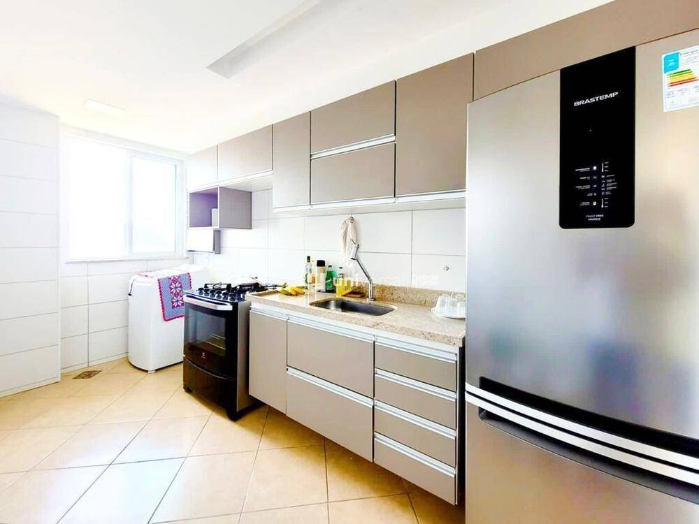 Apartamento à venda com 3 quartos, 97m² - Foto 2