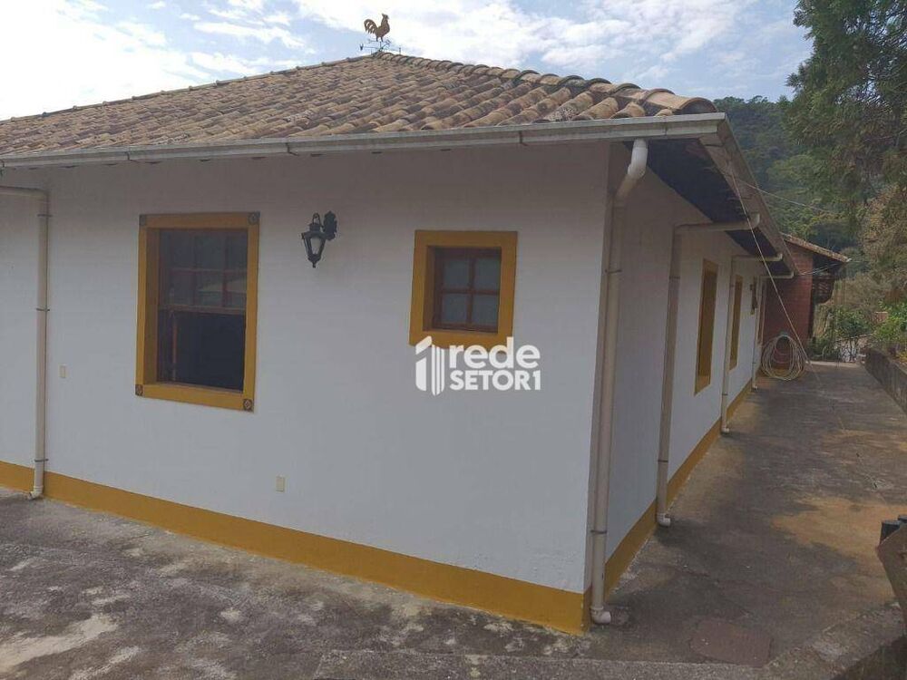 Casa à venda com 4 quartos, 280m² - Foto 1