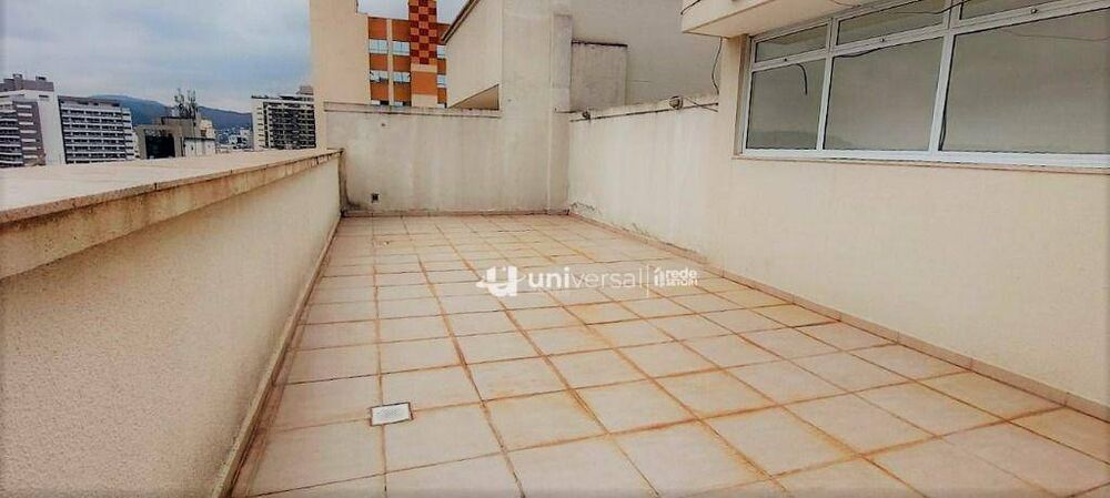 Cobertura à venda com 3 quartos, 210m² - Foto 2