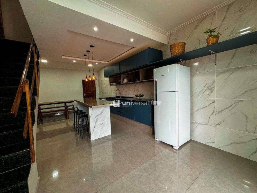 Casa para alugar com 3 quartos, 400m² - Foto 4