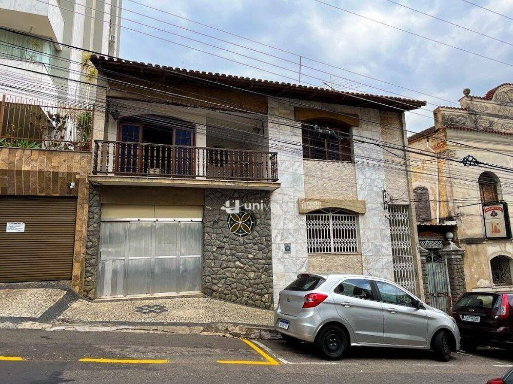 Casa para alugar com 8 quartos, 254m² - Foto 1