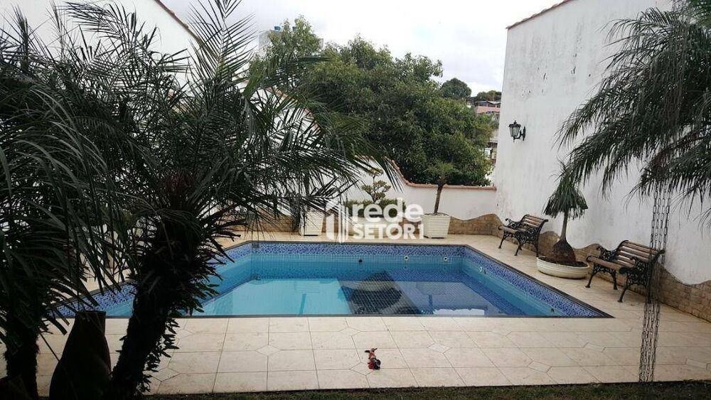 Casa à venda com 3 quartos, 338m² - Foto 2