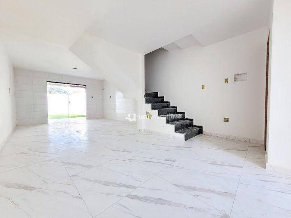 Casa à venda com 2 quartos, 75m² - Foto 1