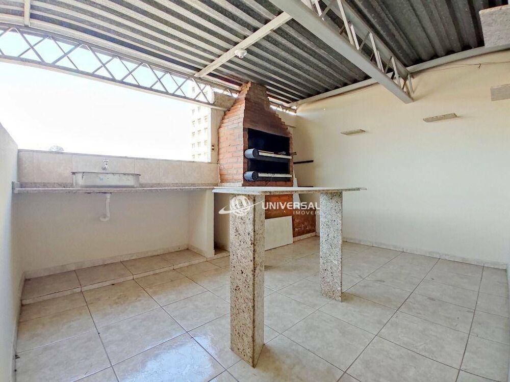 Cobertura à venda com 4 quartos, 240m² - Foto 1
