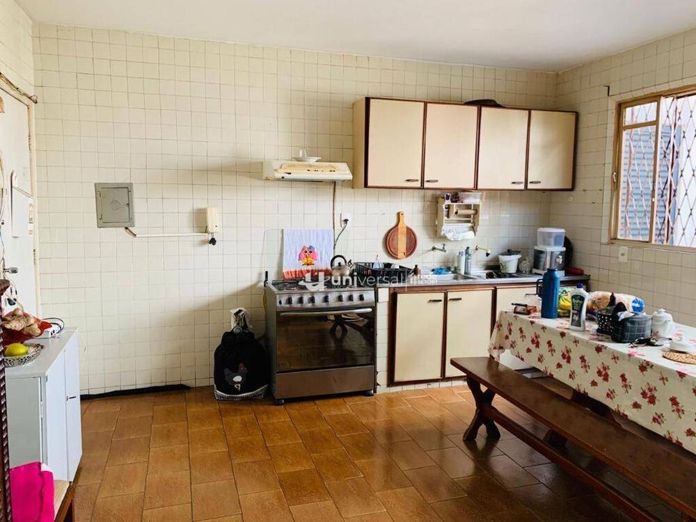 Casa à venda com 4 quartos, 192m² - Foto 1