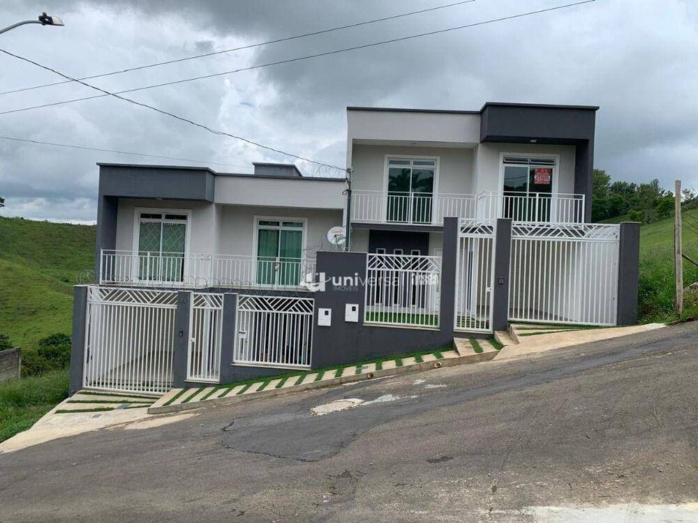 Casa à venda com 3 quartos, 140m² - Foto 2