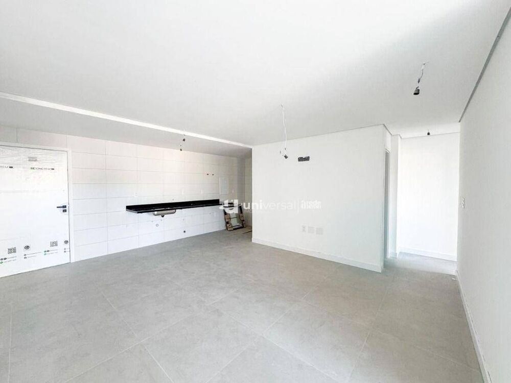 Apartamento à venda com 3 quartos, 106m² - Foto 2