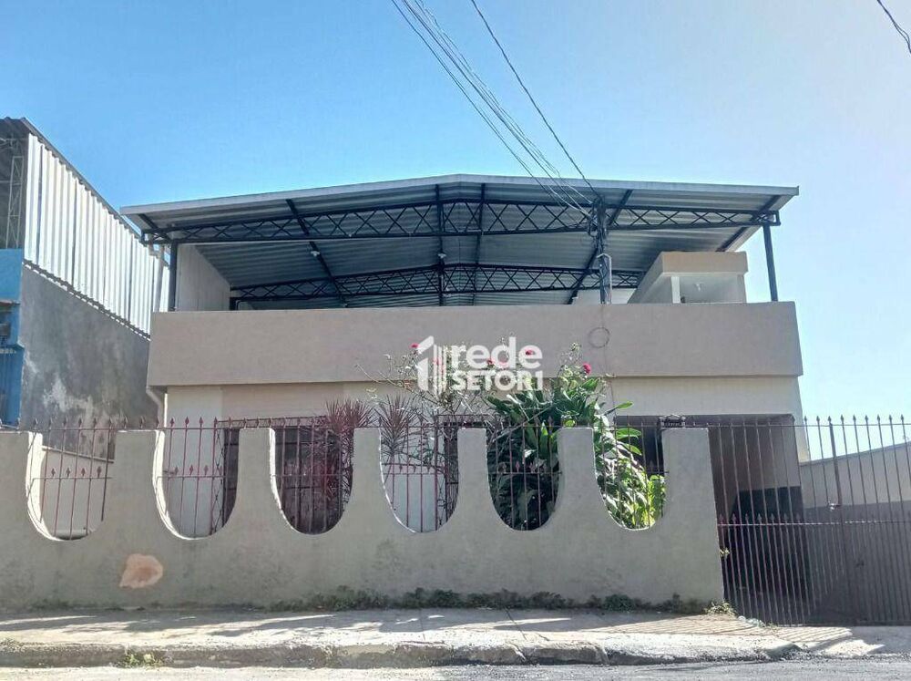 Casa à venda com 3 quartos, 75m² - Foto 1