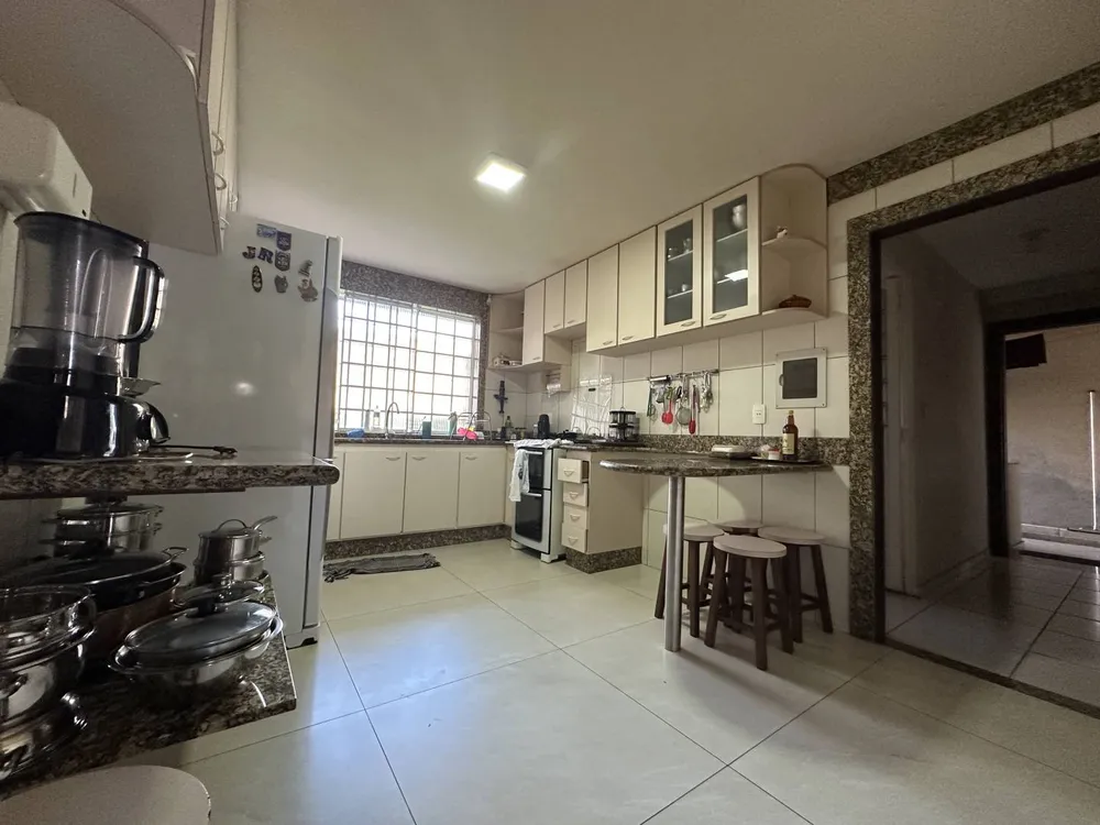 Casa, 3 quartos, 210 m² - Foto 1