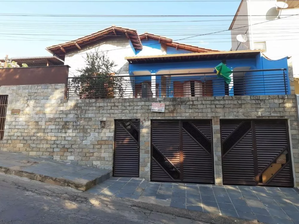 Casa à venda com 4 quartos, 300m² - Foto 1