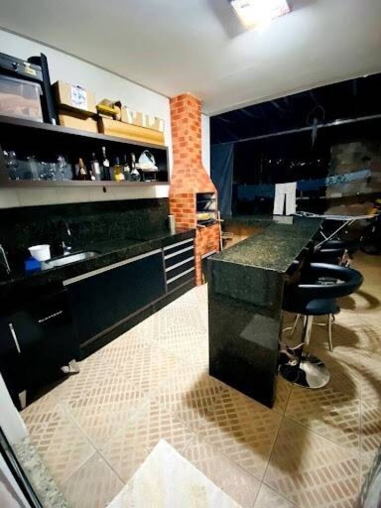 Casa à venda com 4 quartos, 360m² - Foto 2