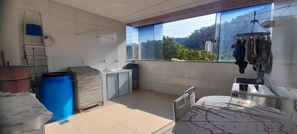 Casa à venda com 3 quartos, 200m² - Foto 1