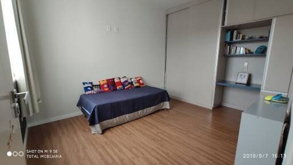 Casa à venda com 3 quartos, 190m² - Foto 2