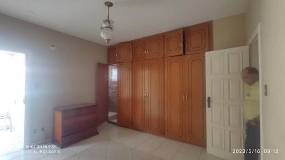 Casa à venda com 4 quartos, 360m² - Foto 2