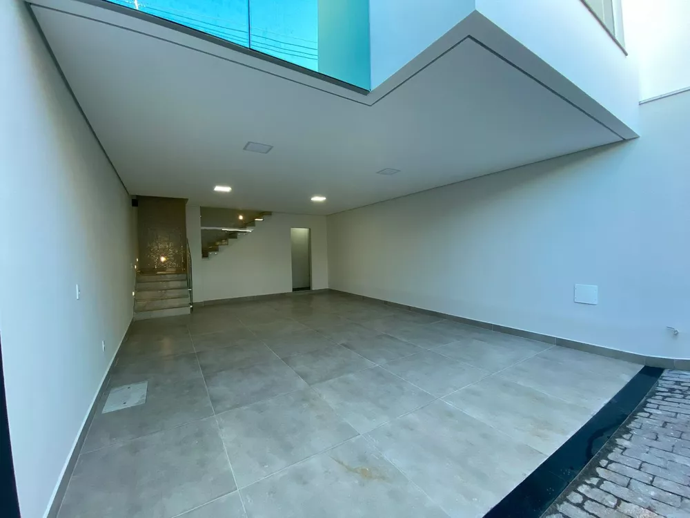 Casa à venda com 2 quartos, 96m² - Foto 1