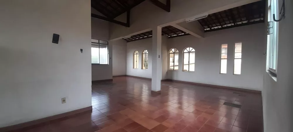 Casa à venda com 3 quartos, 300m² - Foto 4