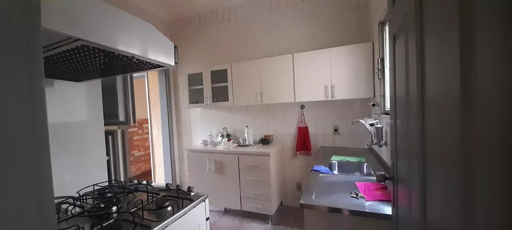 Casa à venda com 3 quartos, 300m² - Foto 2