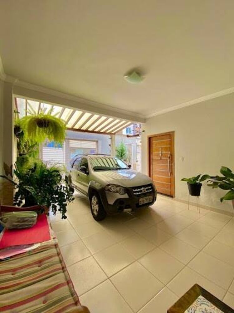 Casa à venda com 3 quartos, 216m² - Foto 1