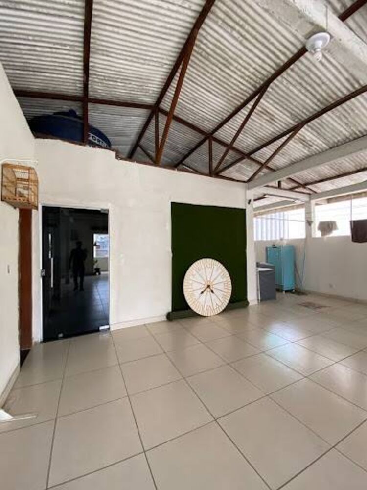 Casa à venda com 3 quartos, 216m² - Foto 3