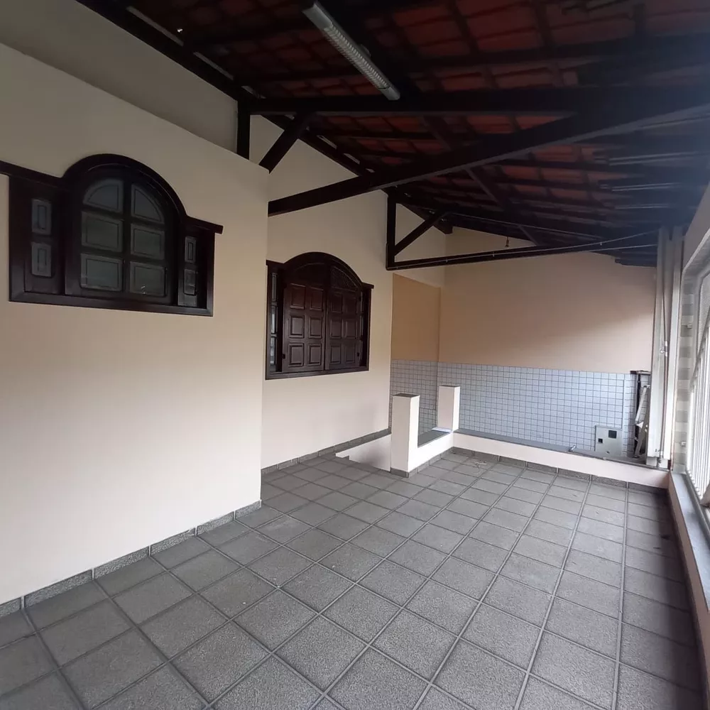 Casa à venda com 4 quartos, 280m² - Foto 3