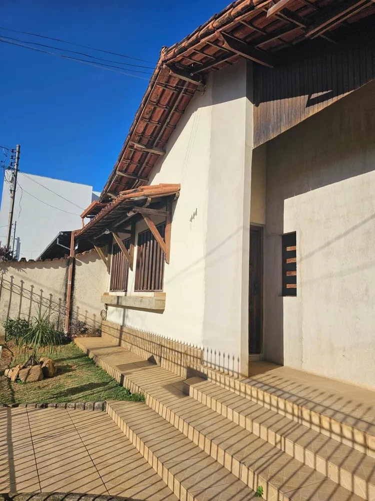Casa, 4 quartos, 226 m² - Foto 1