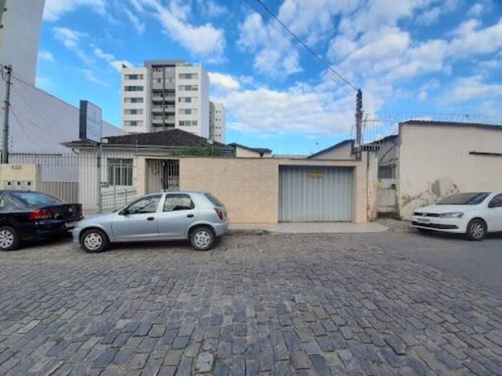 Casa à venda e aluguel com 3 quartos, 700m² - Foto 1