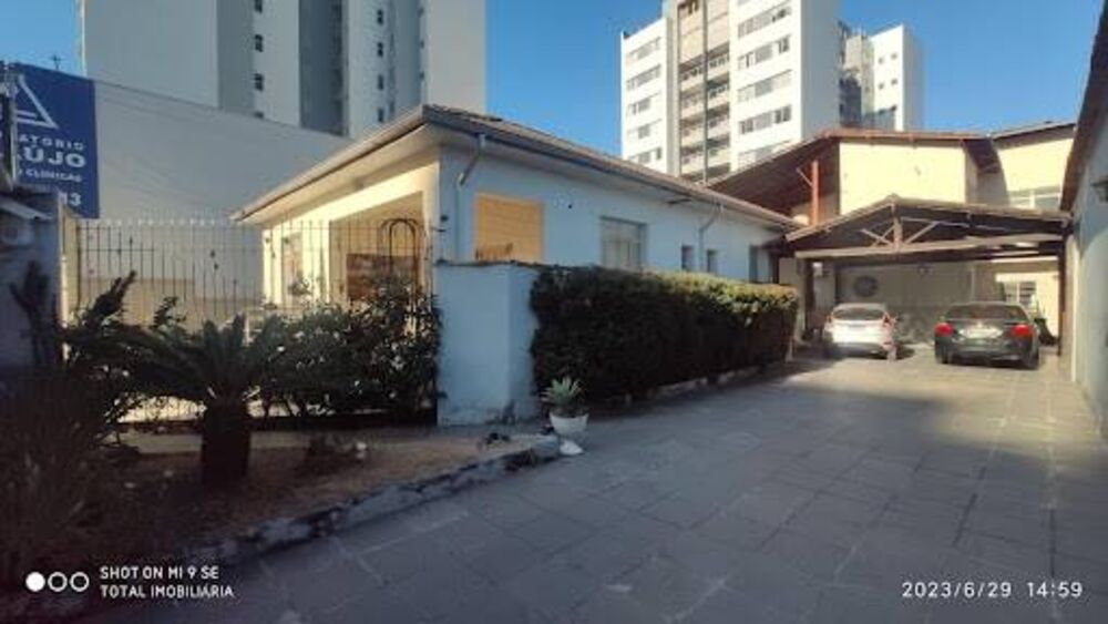 Casa à venda e aluguel com 3 quartos, 700m² - Foto 3