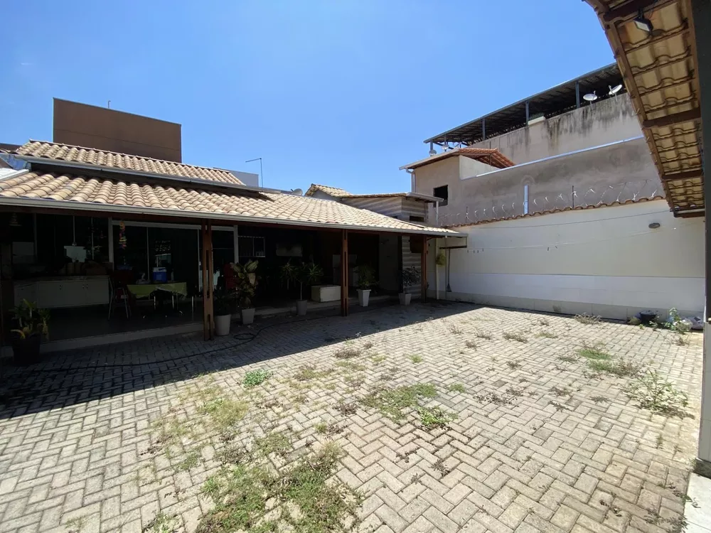 Casa à venda com 3 quartos, 360m² - Foto 4